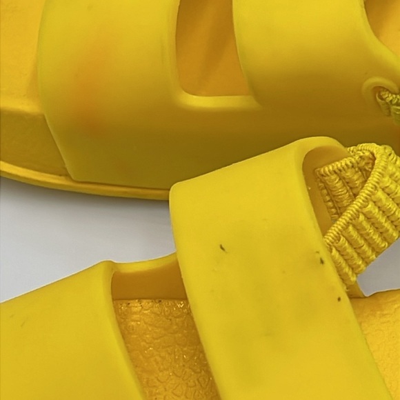 Yellow Toddler Water Sandals – Size 7/8 – Flexible & Secure - Picture 5 of 7